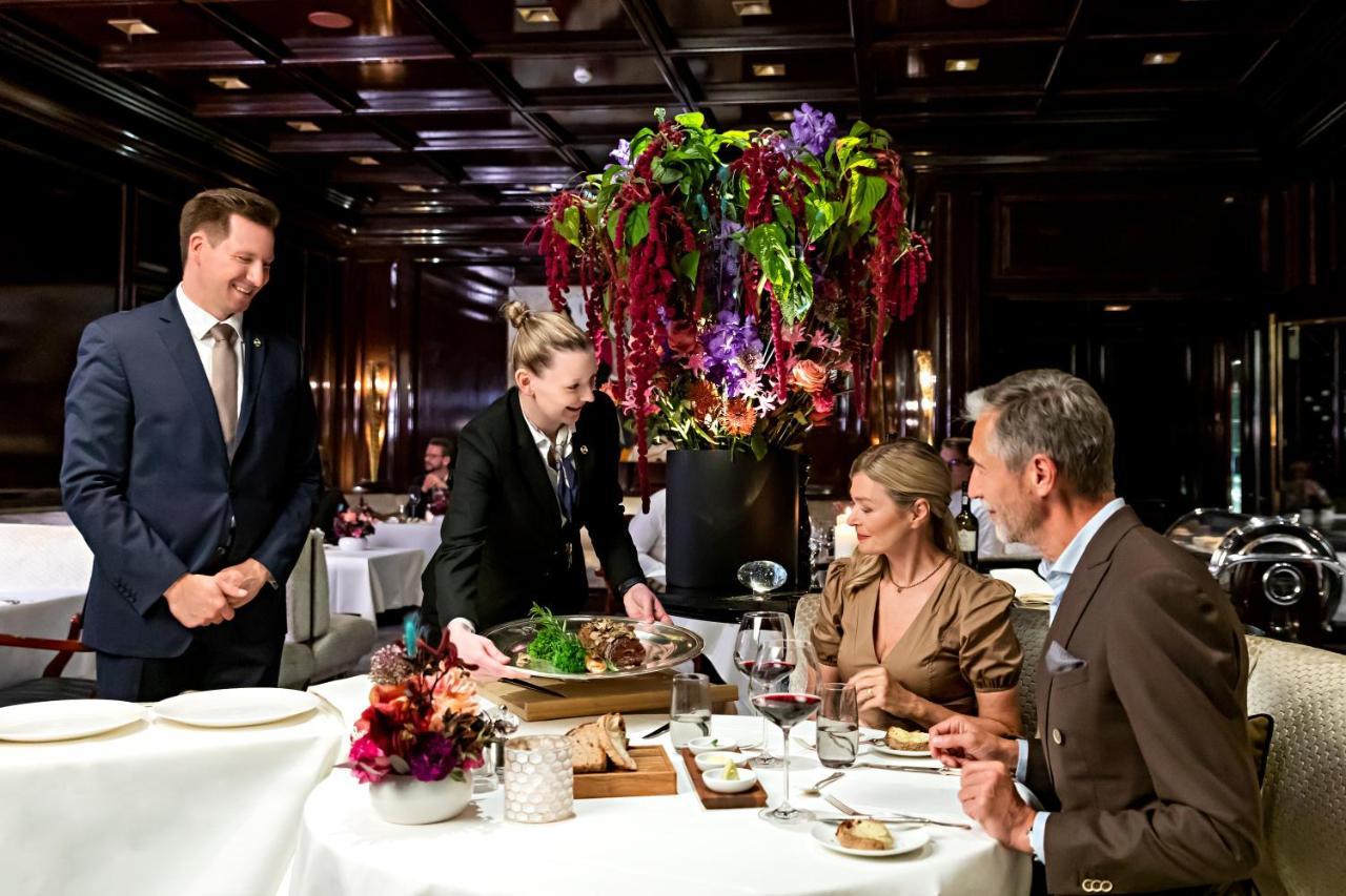 Excelsior Hotel Ernst Am Dom Кельн Екстер'єр фото Restaurant on board of a cruise ship