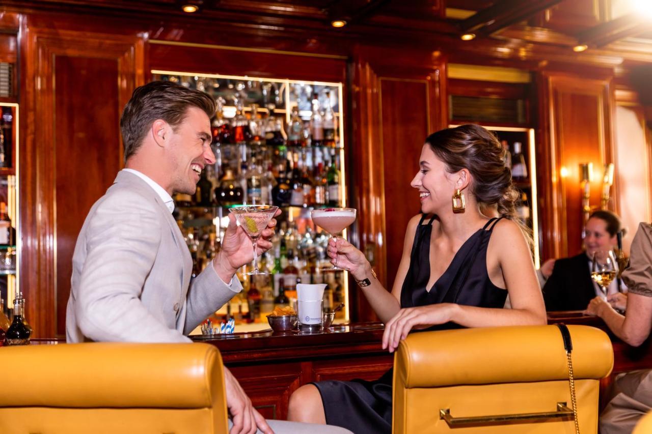 Excelsior Hotel Ernst Am Dom Кельн Екстер'єр фото The bar on board the Blue Train