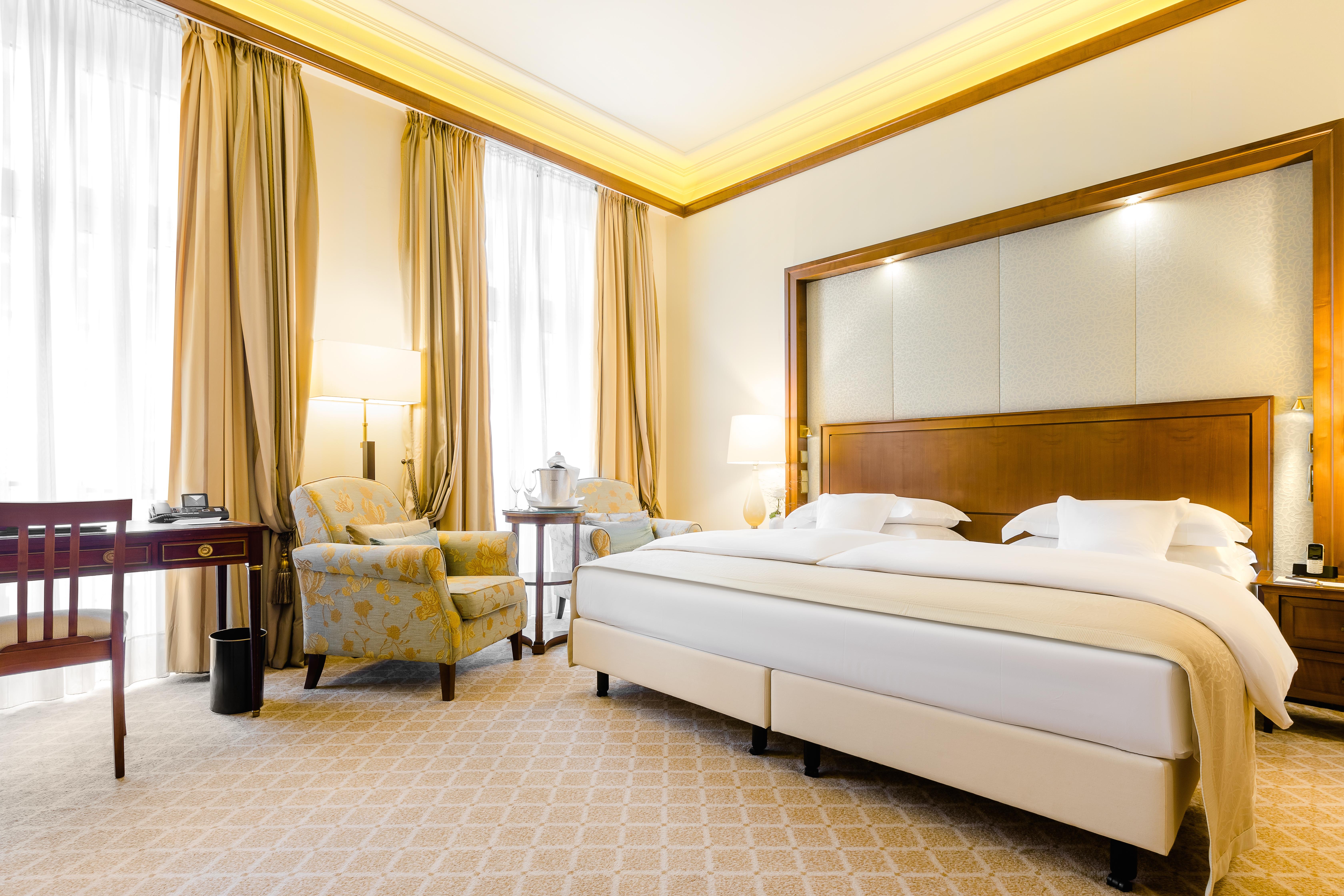 Excelsior Hotel Ernst Am Dom Кельн Екстер'єр фото A room at the hotel