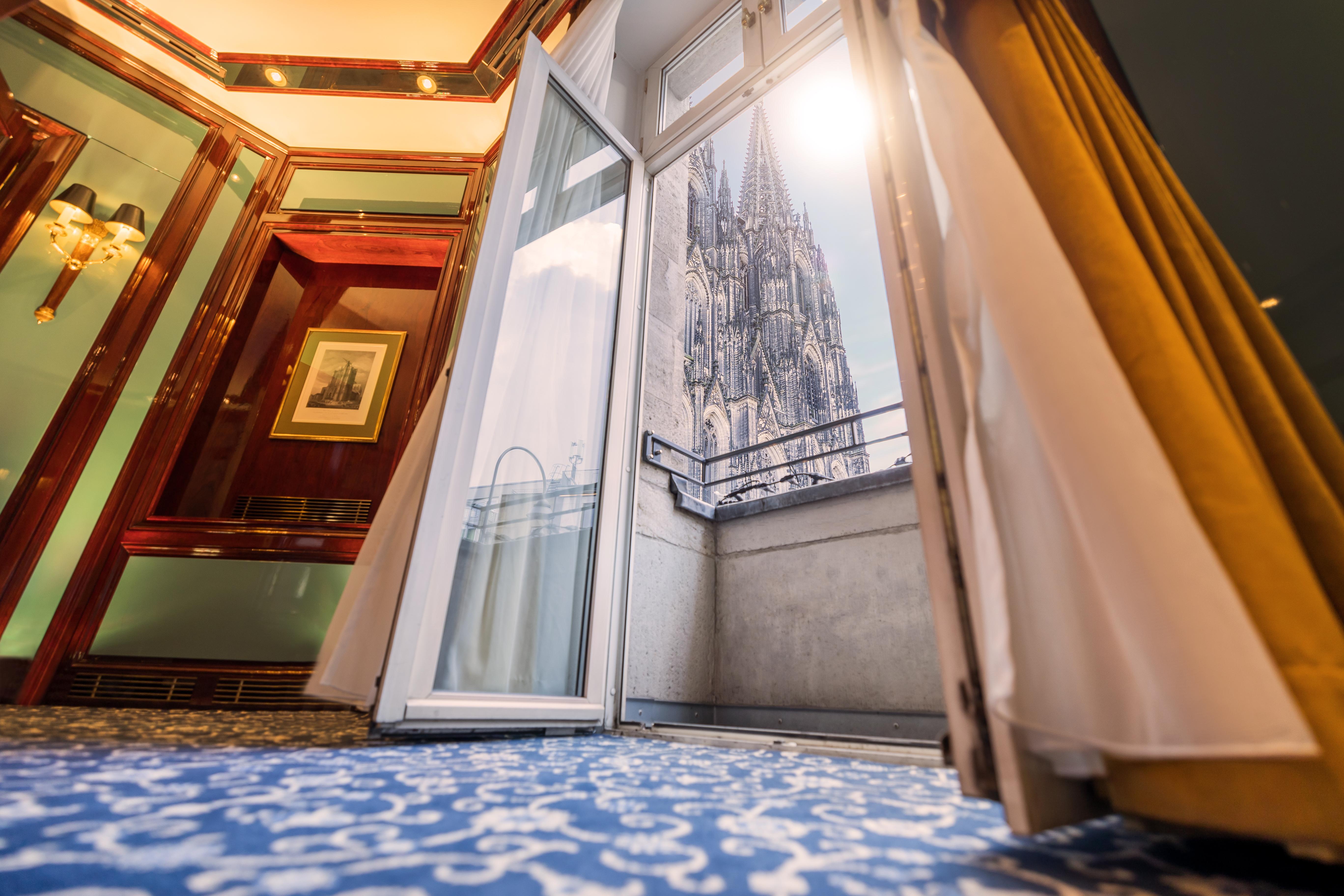 Excelsior Hotel Ernst Am Dom Кельн Екстер'єр фото A room with a view